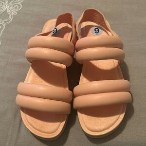 UGG SANDALS